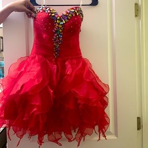 It was only worn once for my homecoming dance and it look so beautiful